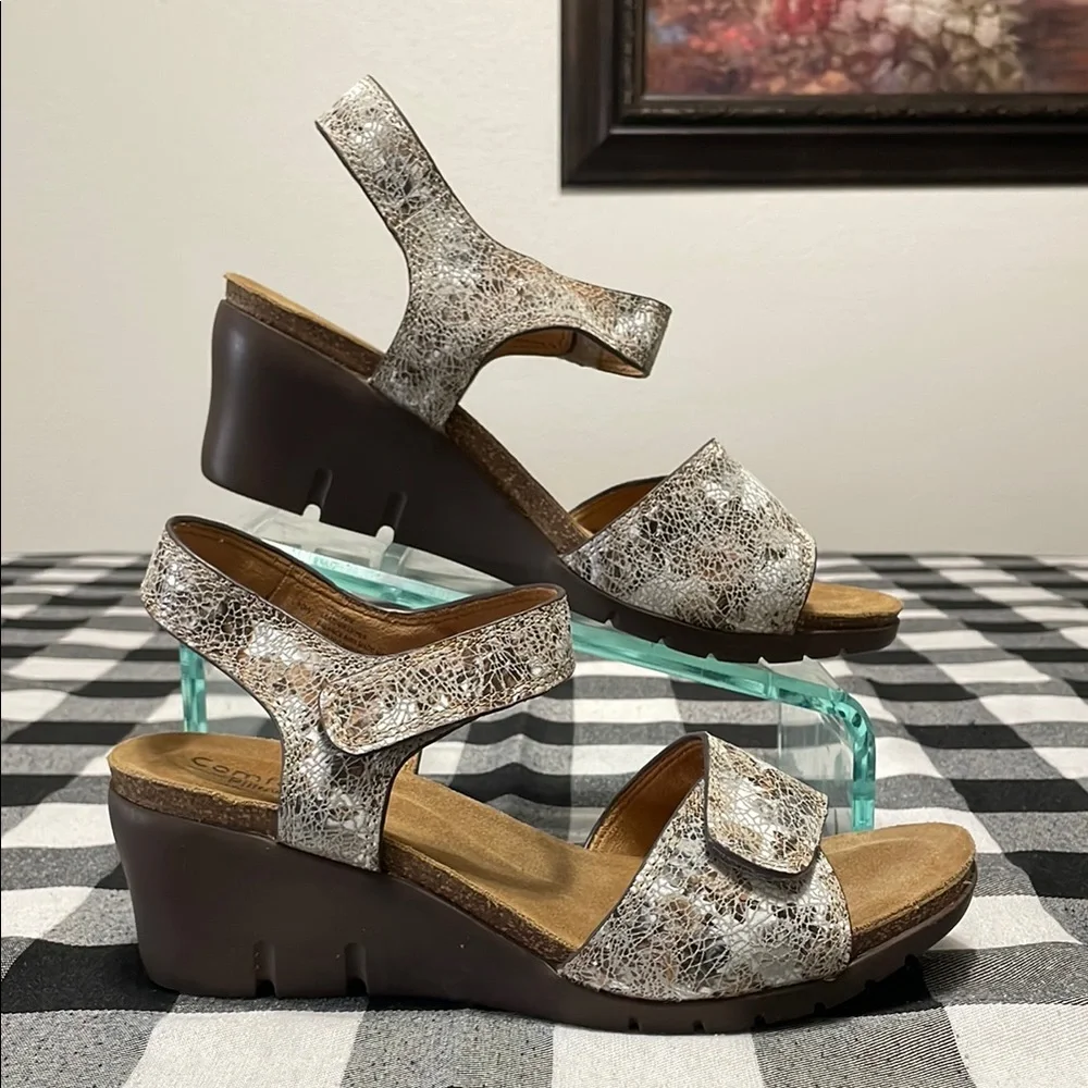 Comfortiva Abria Grey Flower Leather Wedge Sandals Pillowtop Memory Foam Sz 10W